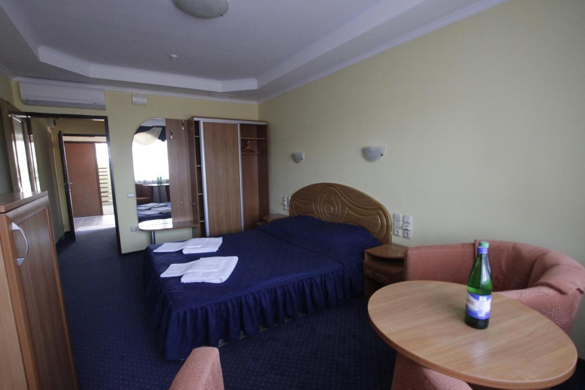 Karpaty Hotel Yaremche Exterior foto